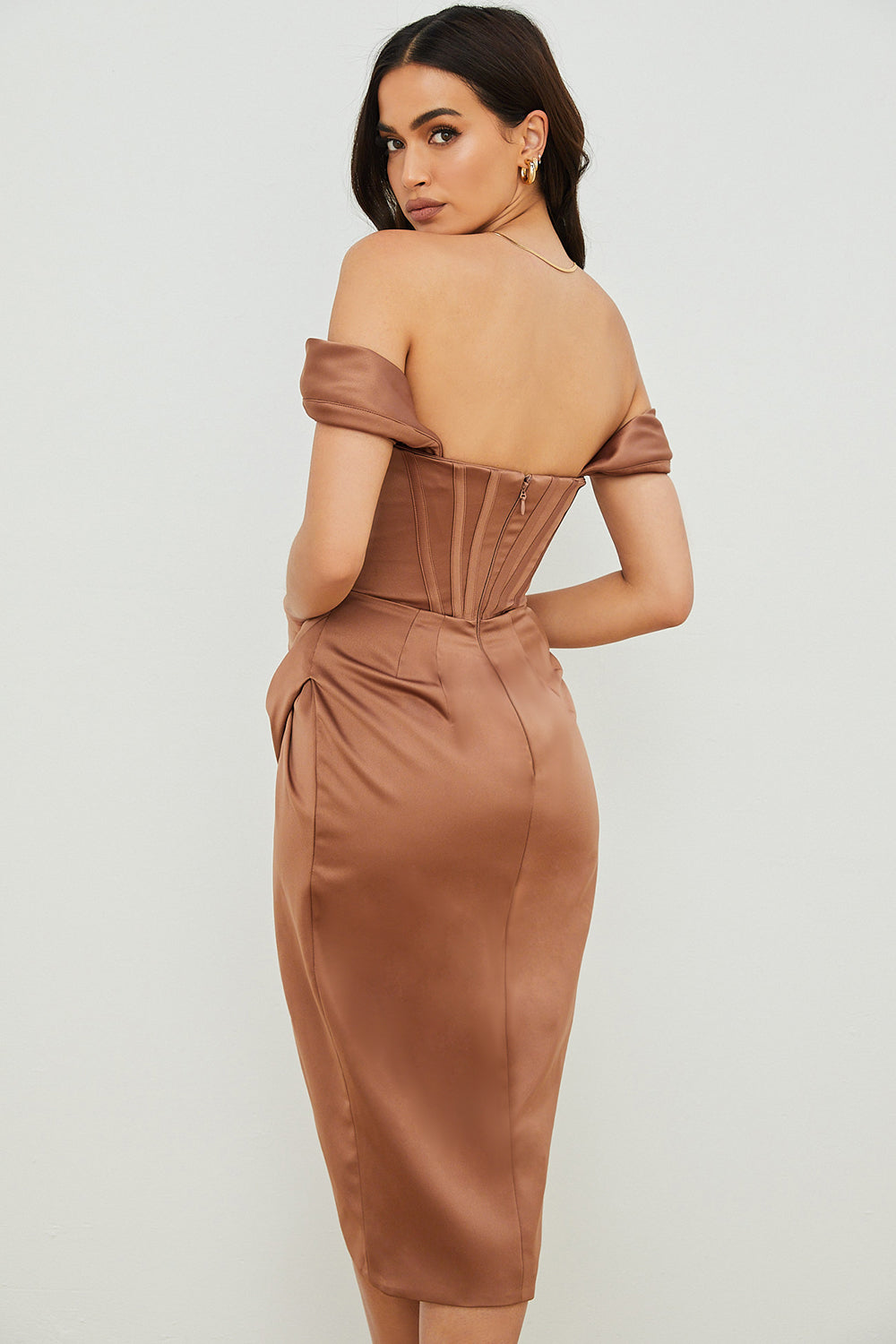 Stilla | Off Shoulder Kjole Satin