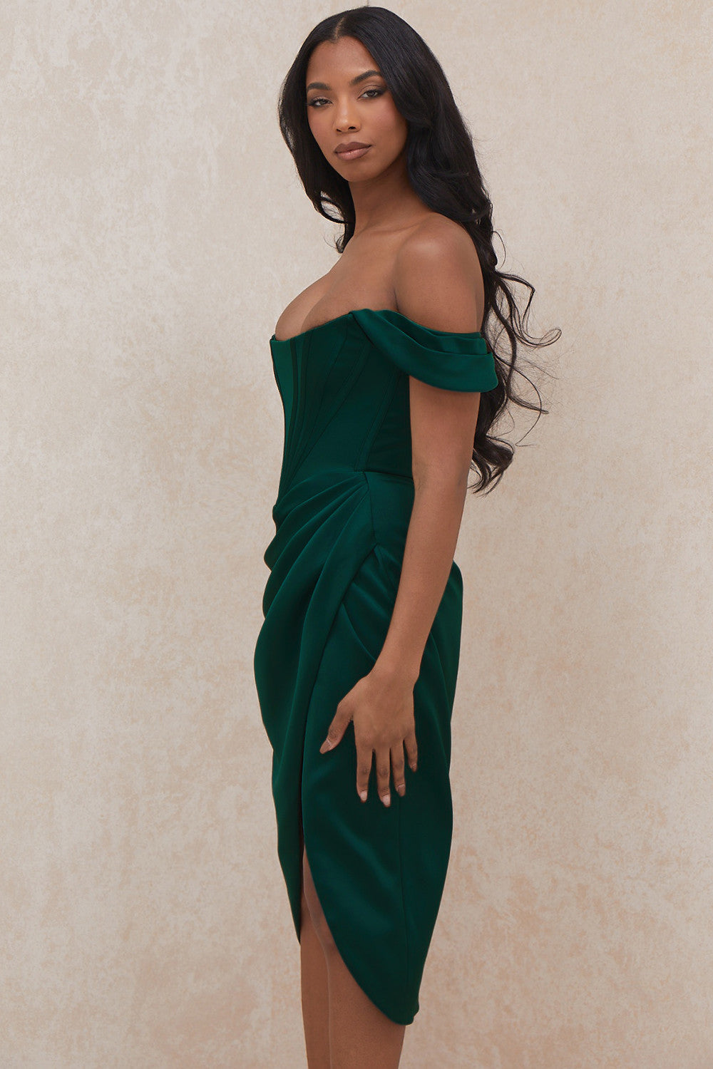 Stilla | Off Shoulder Kjole Satin