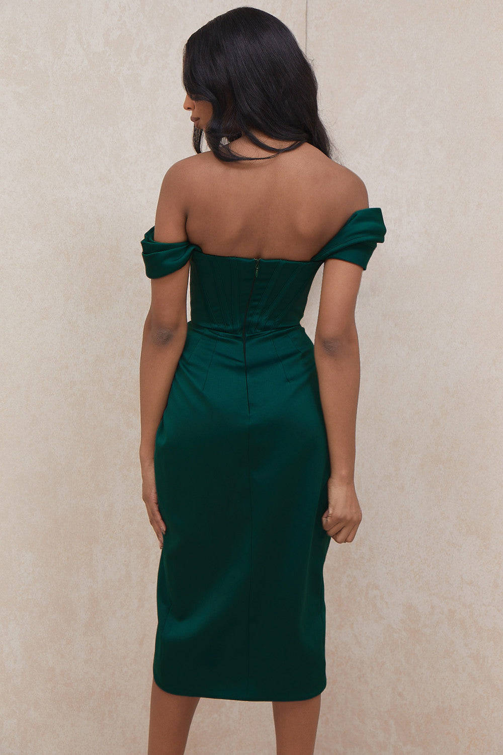 Stilla | Off Shoulder Kjole Satin