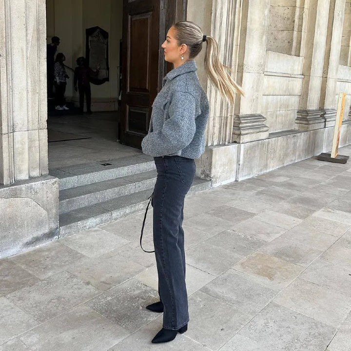 Stilla | Kort og Elegant Forårsjakke Med Lynlås og Omslagbar Krave Til Kvinder, Trendy og Elegant