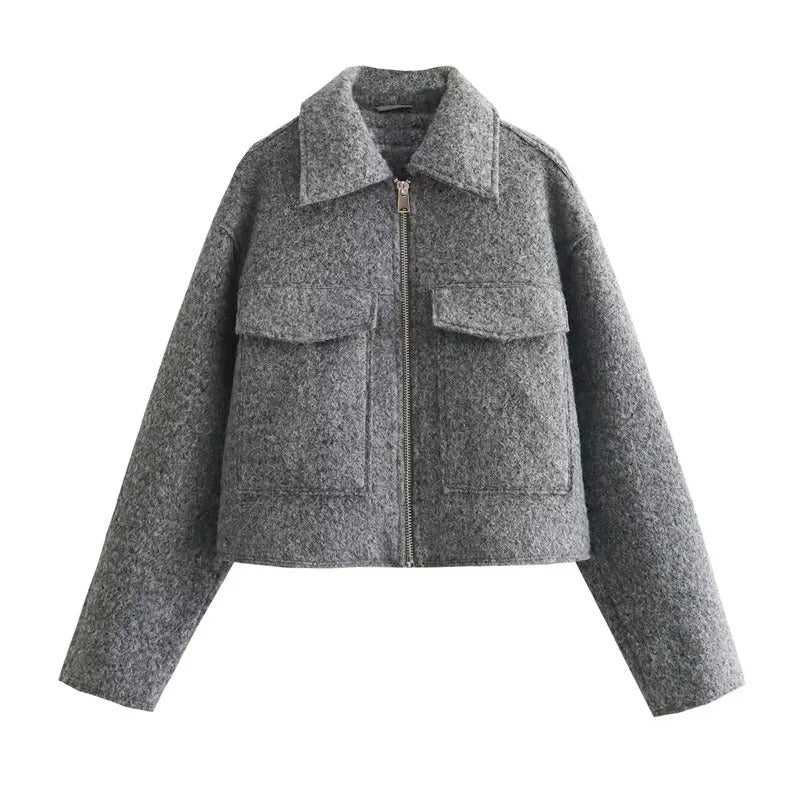 Stilla | Kort og Elegant Forårsjakke Med Lynlås og Omslagbar Krave Til Kvinder, Trendy og Elegant