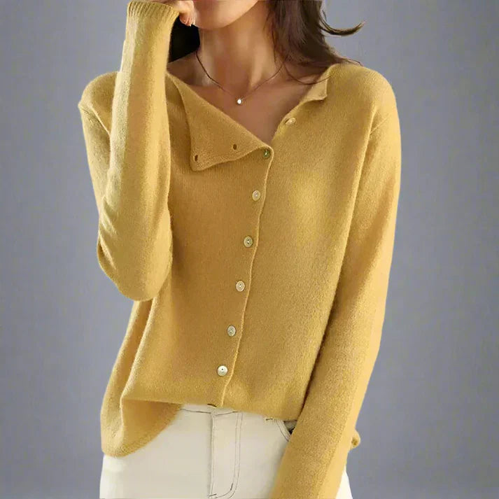 Stilla | Cardigan med asymmetrisk knapmønster