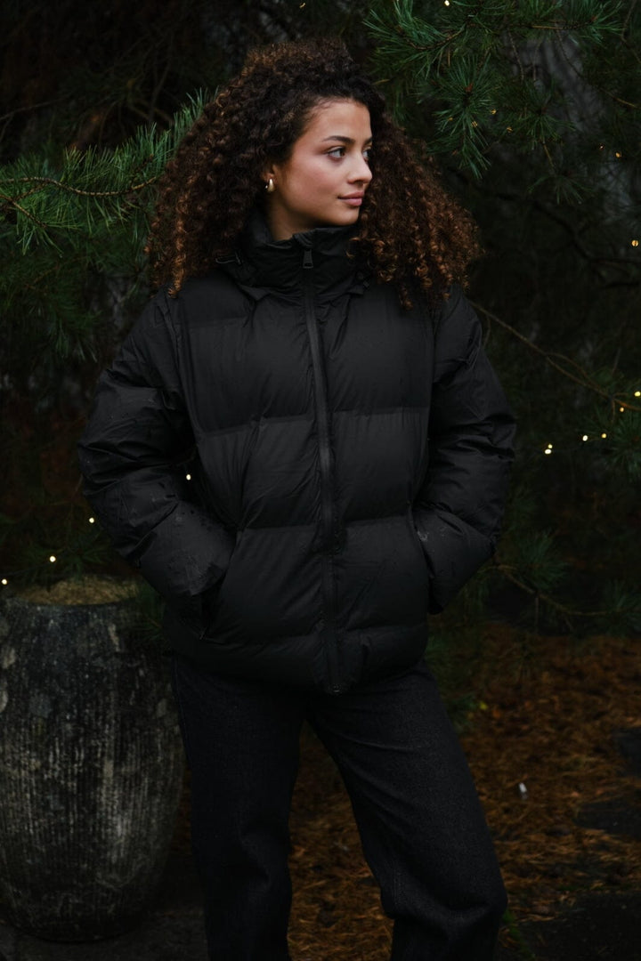 Stilla | Noir Fox Puffer Jakke Sort