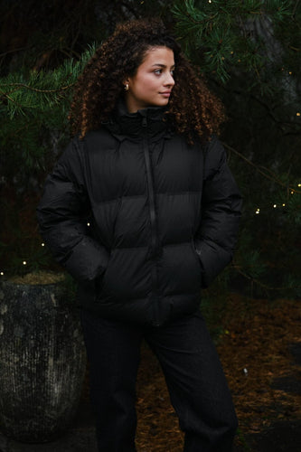 Stilla | Noir Fox Puffer Jakke Sort