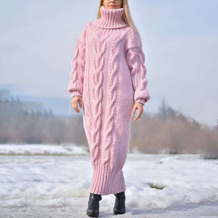 Stilla | Hyggeligt Strikkjole Med Oversized Turtleneck