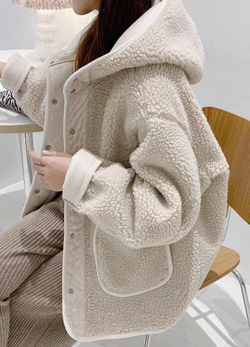 Stilla | Klassisk Oversized Jakke Af Künstlamskindsproduktion med Hætte