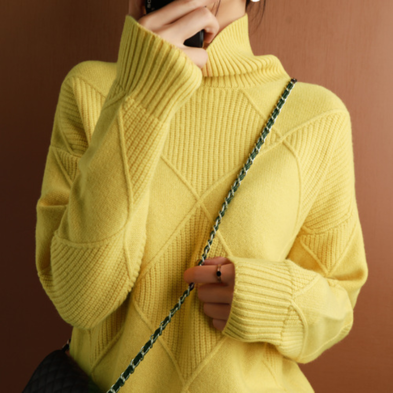 Stilla | Rullekrave sweater med diamantmønster Strikket - Blød og Komfortabel