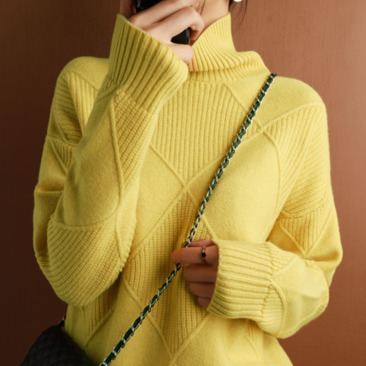 Stilla | Rullekrave sweater med diamantmønster Strikket - Blød og Komfortabel