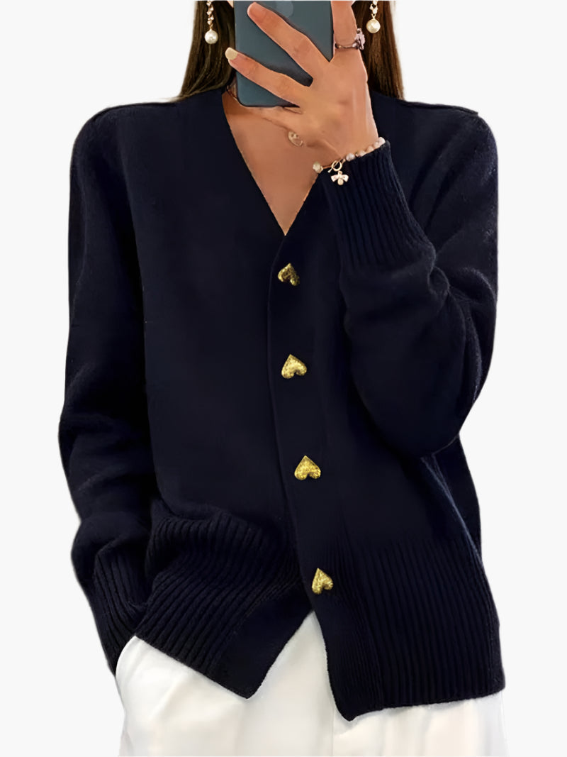 Stilla | Cardigan med Hjerteknapper - Elegant Strikpullover til Hverdag og Kontor