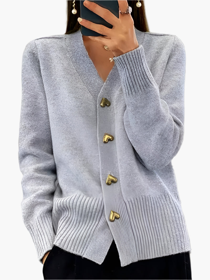 Stilla | Cardigan med Hjerteknapper - Elegant Strikpullover til Hverdag og Kontor