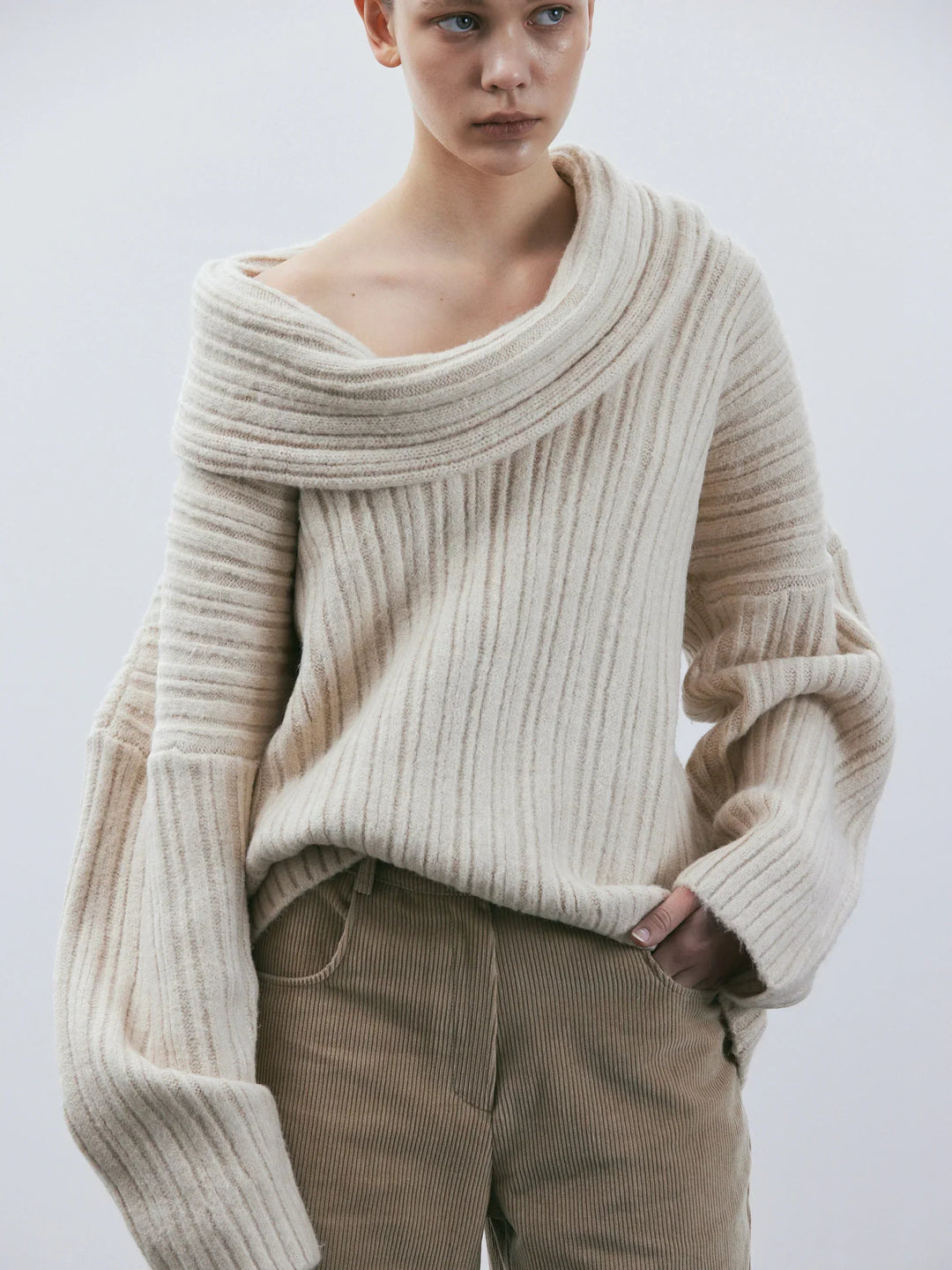 Stilla | Oversize-strikpullover med stigende V-udskæring