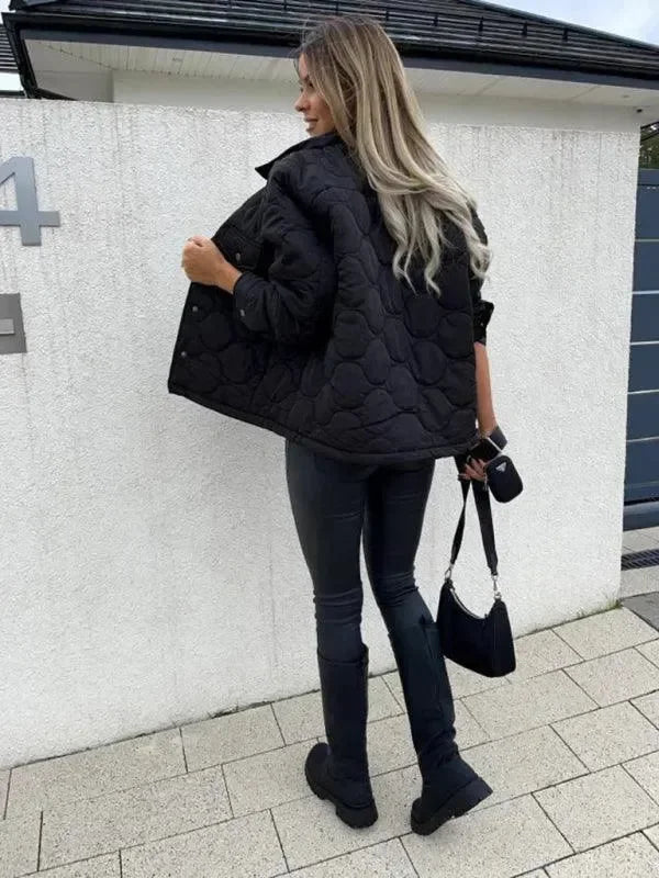 Stilla | Stilfuld Løs Damejakke med Knapper