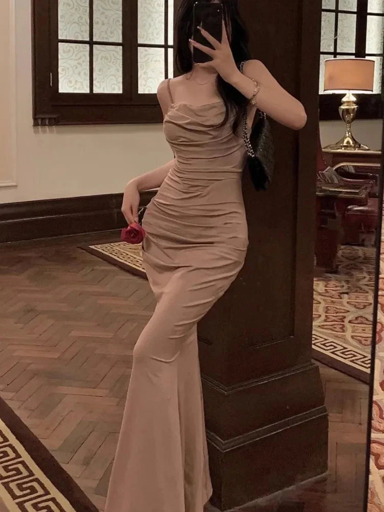 Stilla | Designer Bodycon Ruffled Spaghetti Kjoler (lang)