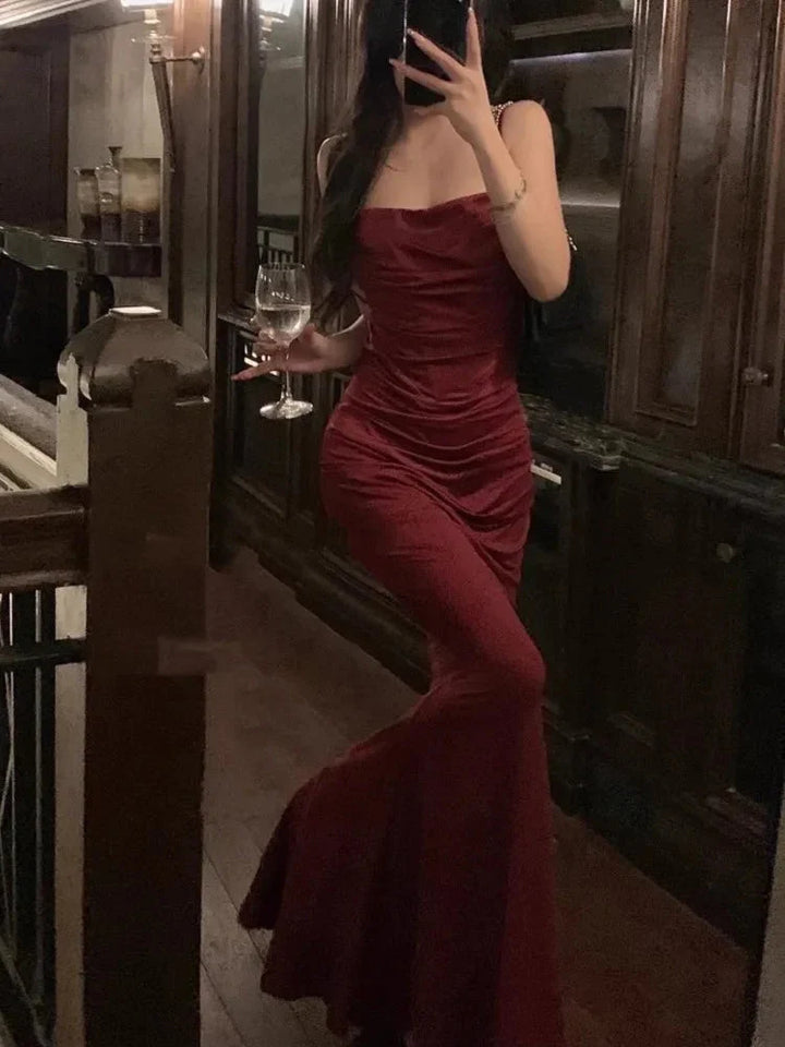 Stilla | Designer Bodycon Ruffled Spaghetti Kjoler (lang)