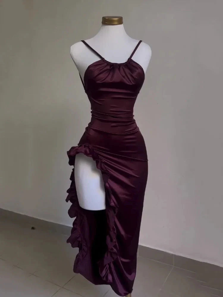 Stilla | Kvindernes Ruffle Trim Høj Split Mode Designer Bodycon Kjoler (midi)